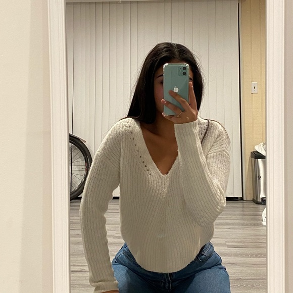 White Sweater; Garage - Picture 1 of 3